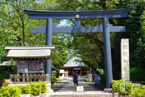 松陰神社です。この手前から、世田谷線を過ぎて世田谷通りまでが、商店街です。